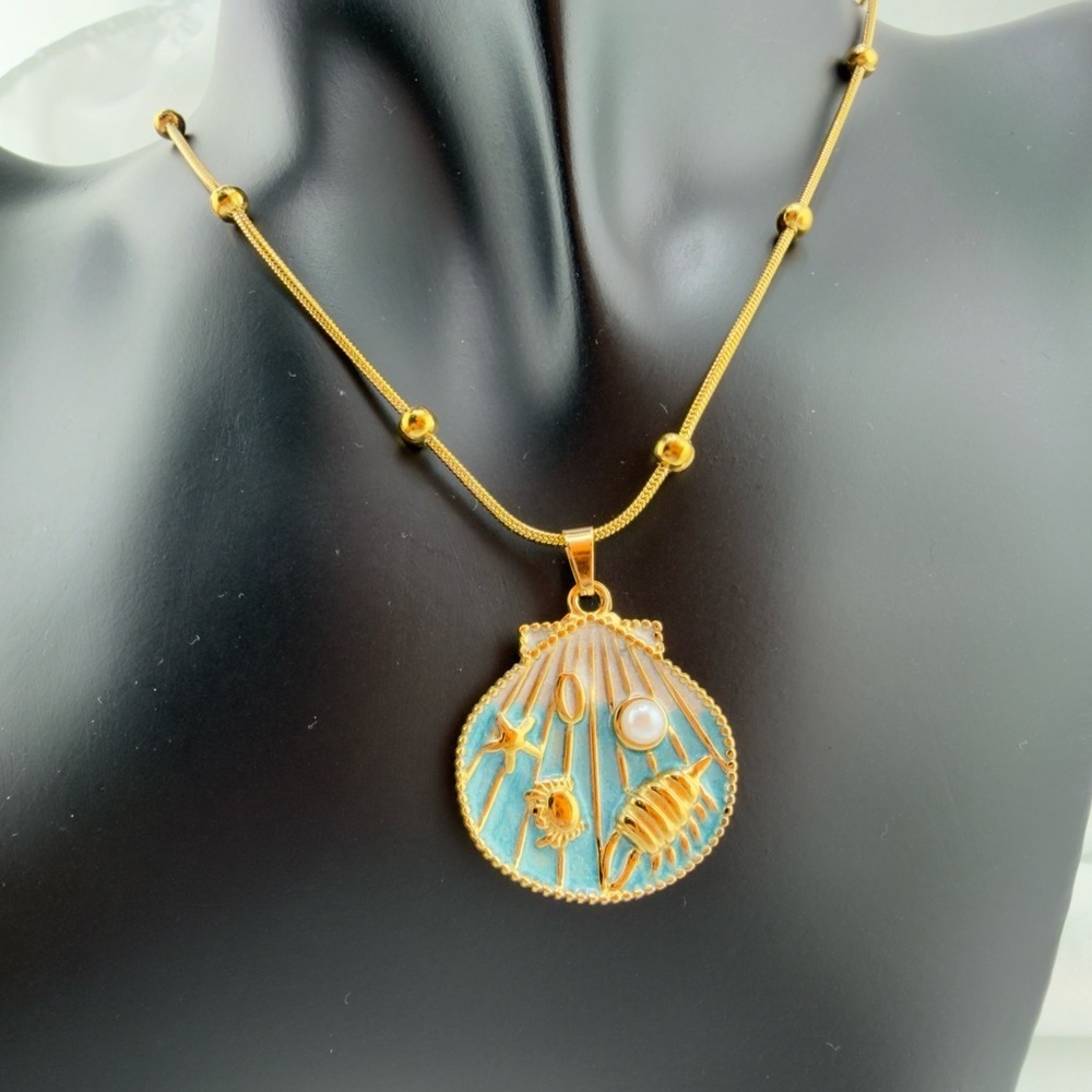 Gold and Blue Shell Pendant Necklace - Picture 3 of 9